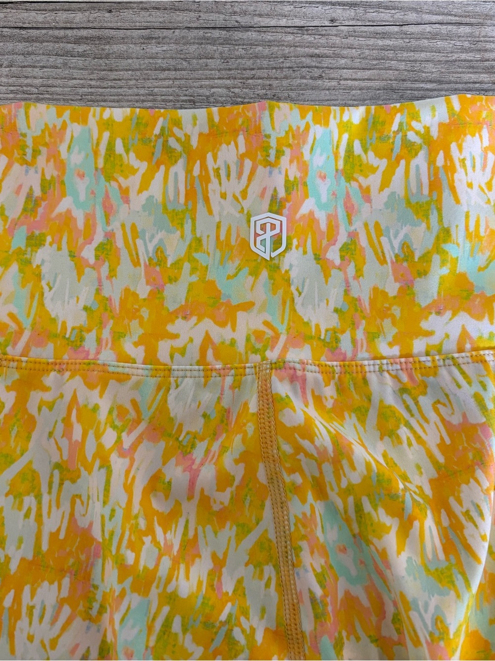 Born Primitive Women’s Small Athletic Biker Shorts Yellow Abstract Print Pockets - Picture 10 of 10